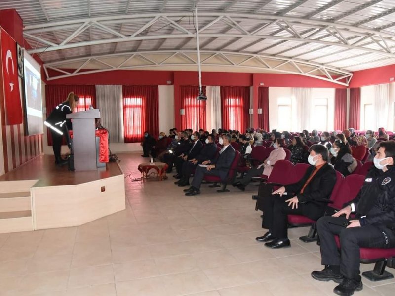 En İyi Narkotik Polisi Anne Konulu Eğitim Konferansı Düzenlendi