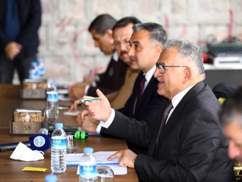Başkan Büyükkılıç, Develi'de muhtarlarla buluştu