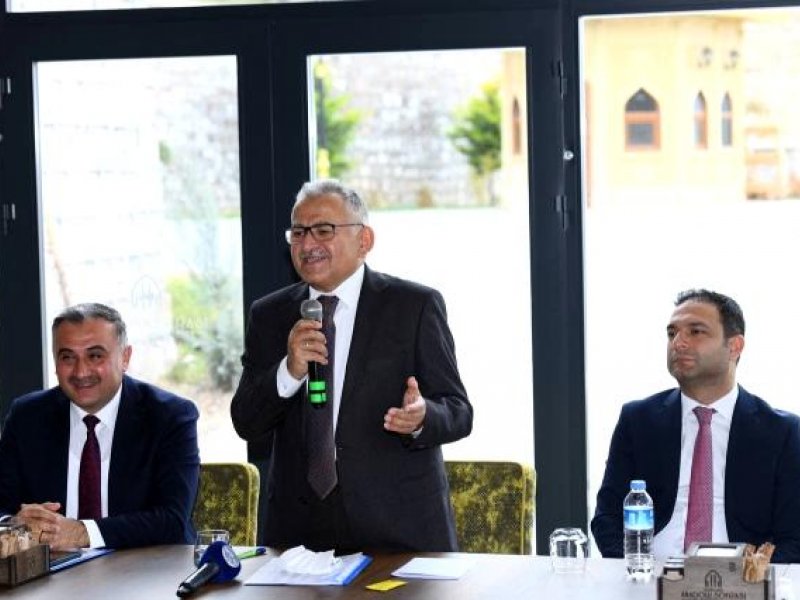 Başkan Büyükkılıç, Develi'de muhtarlarla buluştu