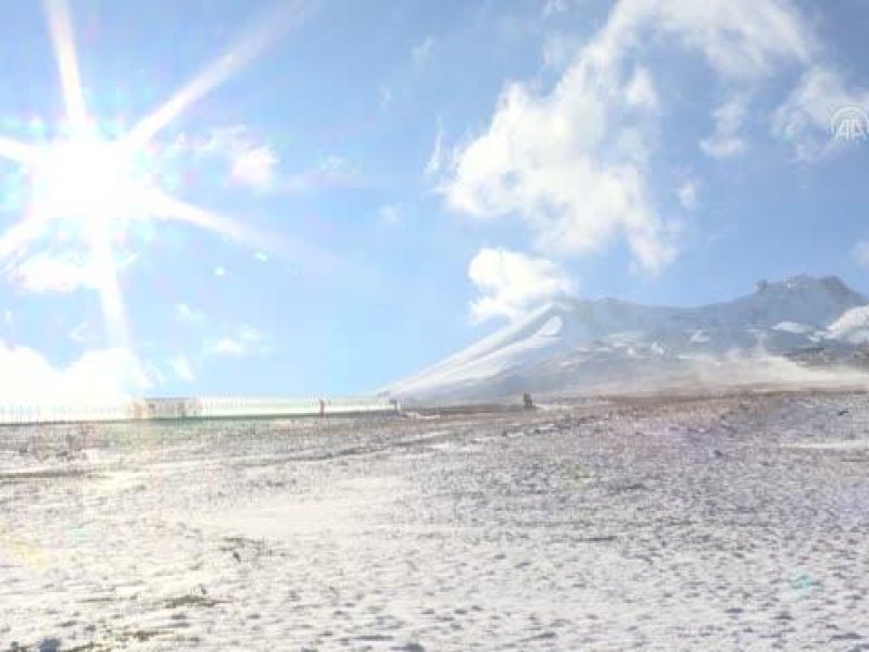 Erciyes'te yapay karlama çalışmaları başladı